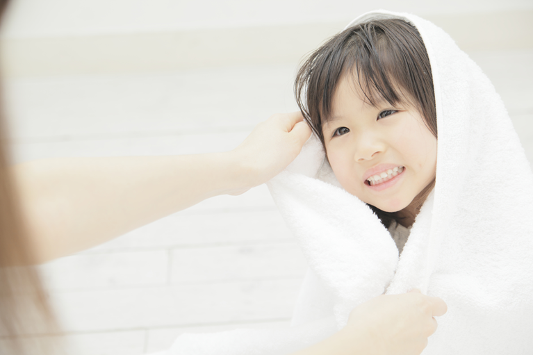 肌の接触・プール・タオルの共用など